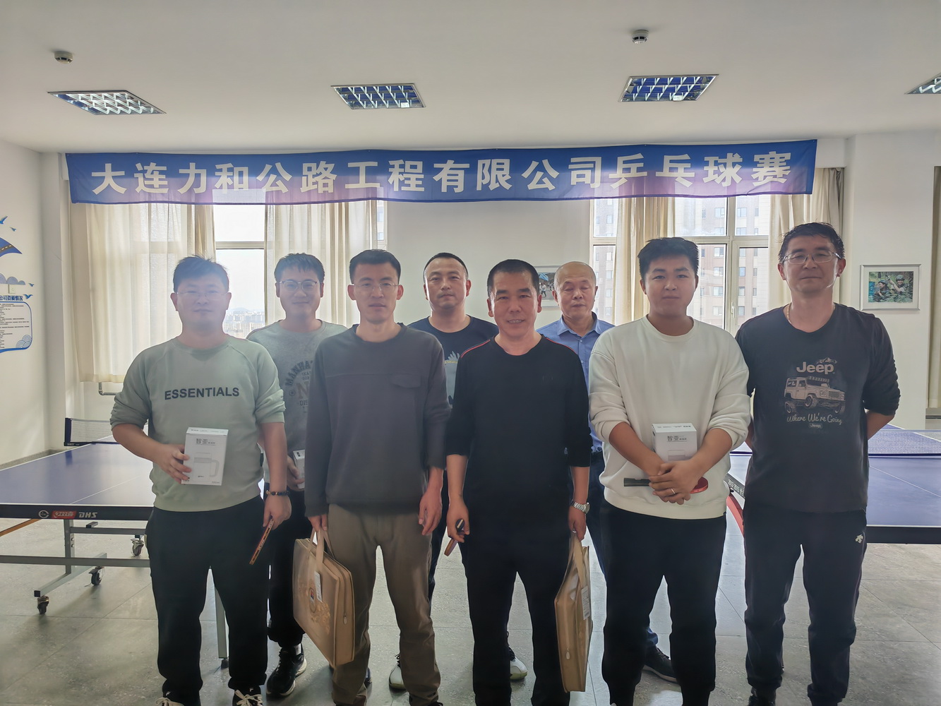 公司工會(huì)組織員工開(kāi)展乒乓球比賽活動(dòng)